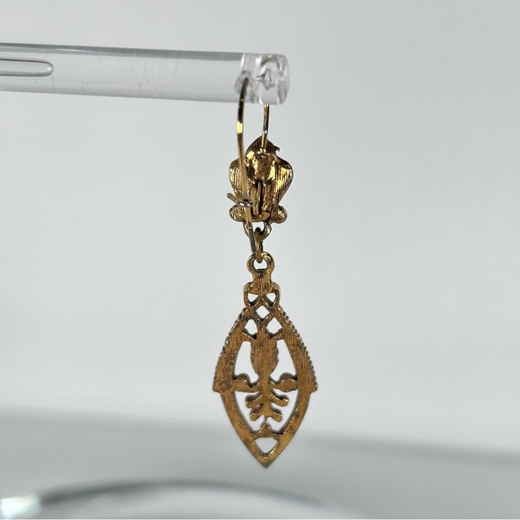 Vintage Gold Tone Filagree Fleur De Lis Dangle Pierced Earrings Locking Ear Wire - Picture 8 of 14